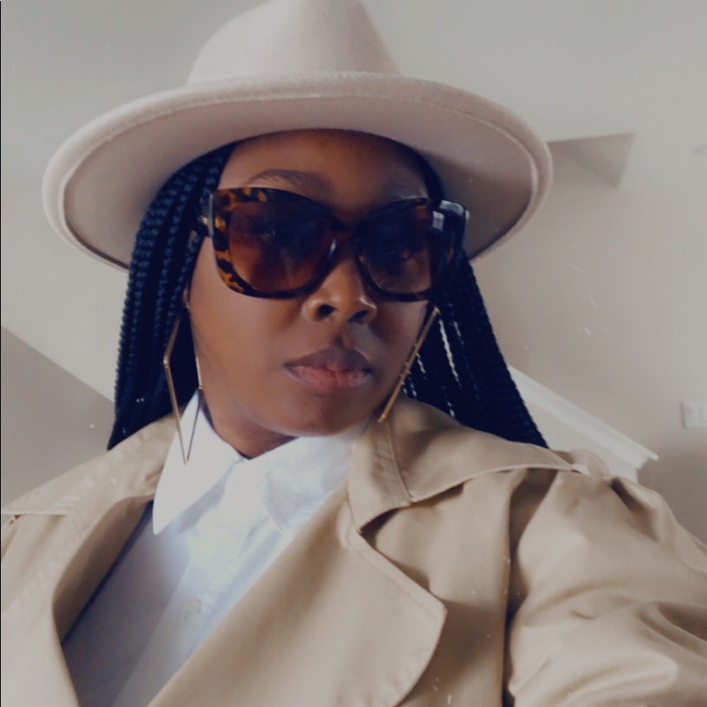Meet your Posher, Aisha